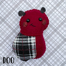 Load image into Gallery viewer, Collectable Hug - Doodle Bugs Essential Oil Diffuser Plushies
